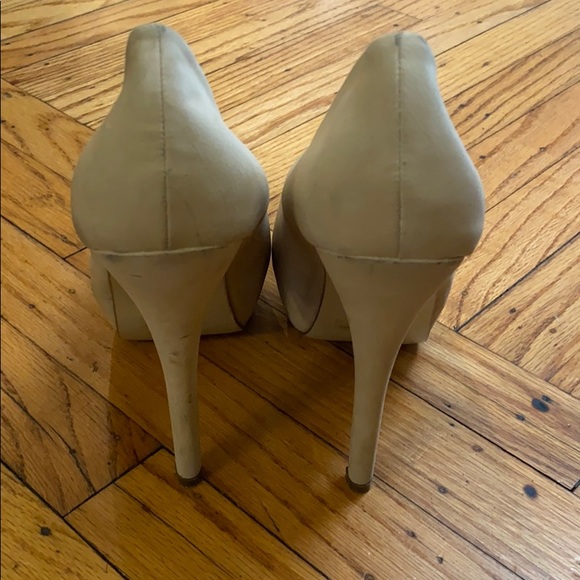 Nude pumps size 10 - Picture 5 of 8